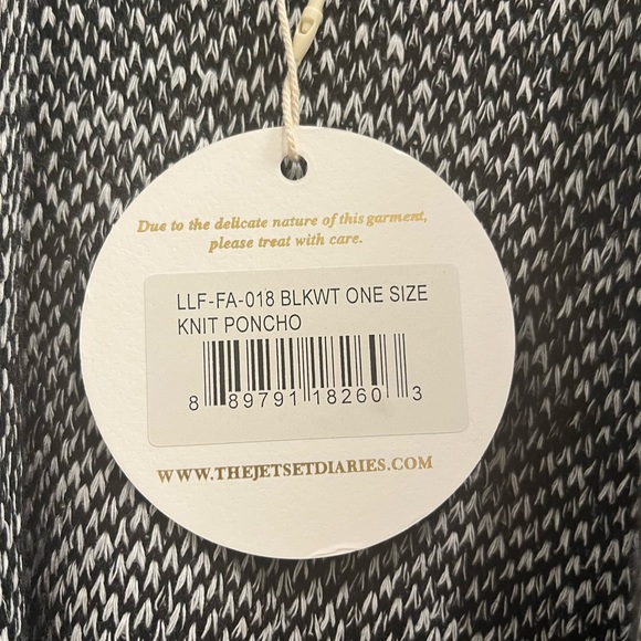 NWT OS poncho from Jetset Diaries - Picture 3 of 3